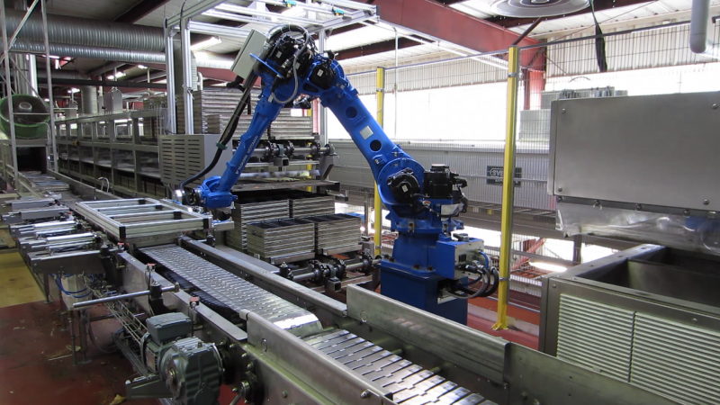 Robotized warehouse for storage of two types of pans type ROBO &ndash; SKLAD 1.050/2